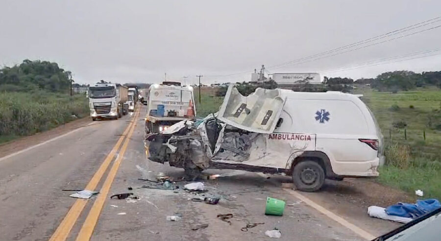 Cinco pessoas ficam feridas em acidente entre ambulância e caminhão de lixo em Alta Floresta