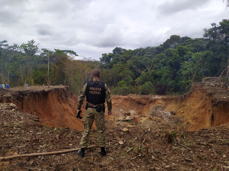 PF deflagra operação contra garimpo ilegal na Terra Indígena Sararé; Ação conjunta com BOPE e CIOPAER resulta na inutilização de maquinários, apreensão de munições e aprofundamento das investigações