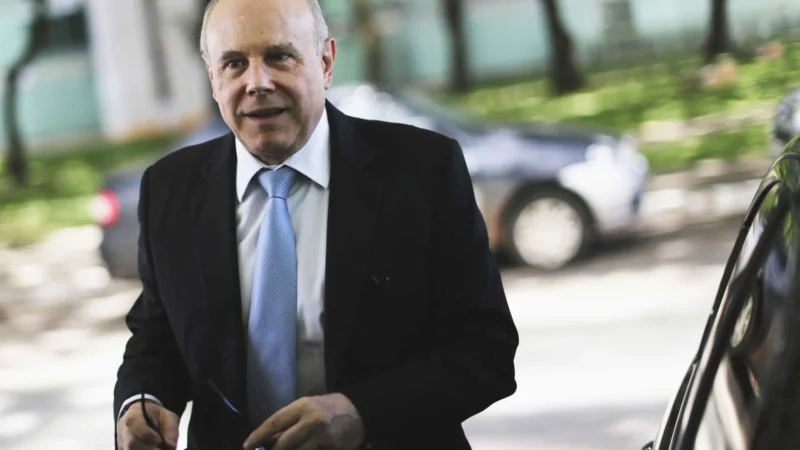 Governo Lula indica Guido Mantega para vaga na Eletrobras