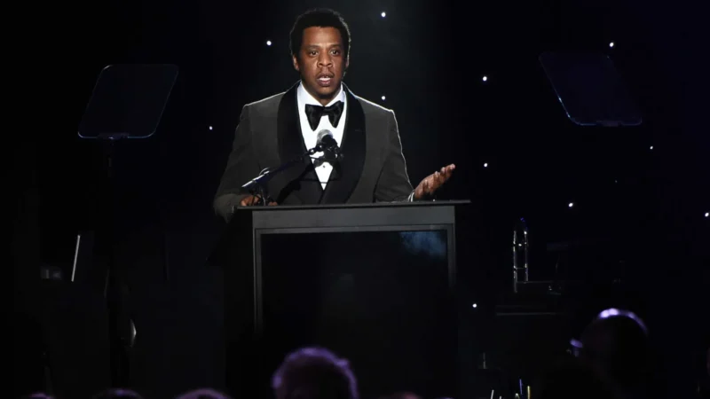 Mulher que acusou Jay-Z admite pressão e nega agressão sexual