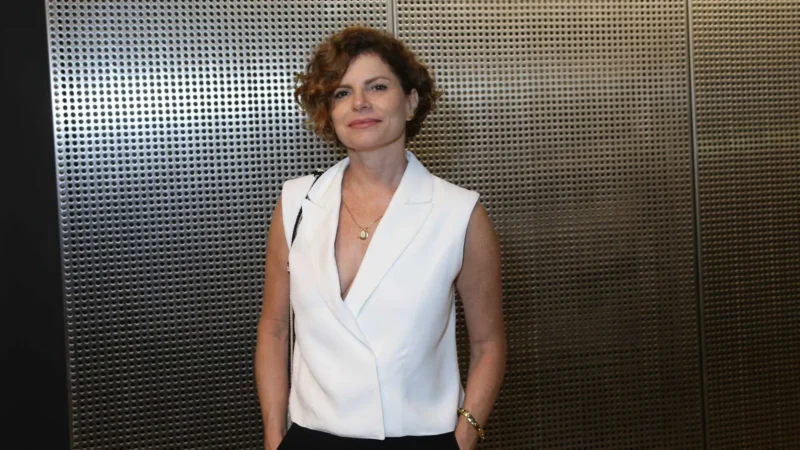 Odete Roitman é atual e reflete gente como Elon Musk, diz Débora Bloch