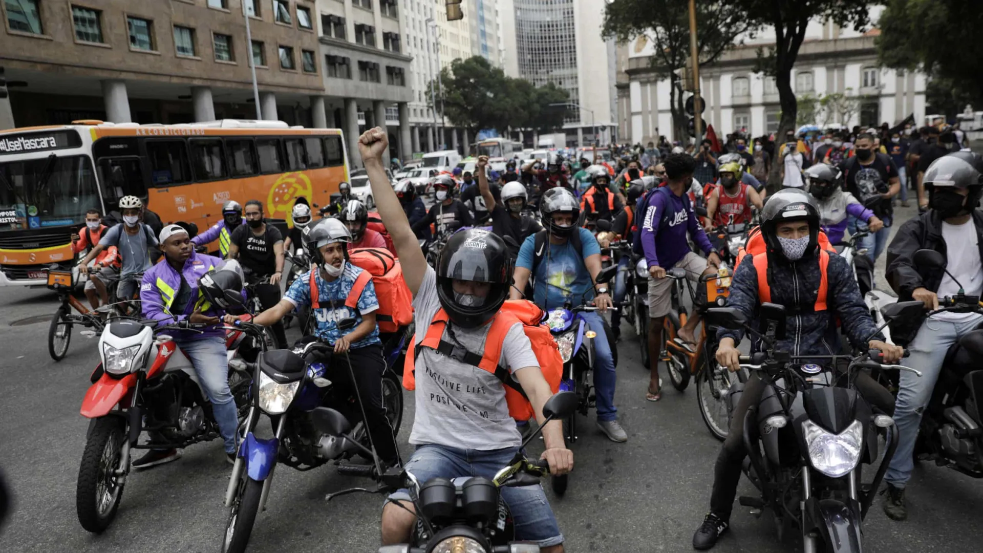 Entregadores de aplicativos anunciam paralisação de 48 horas no Brasil