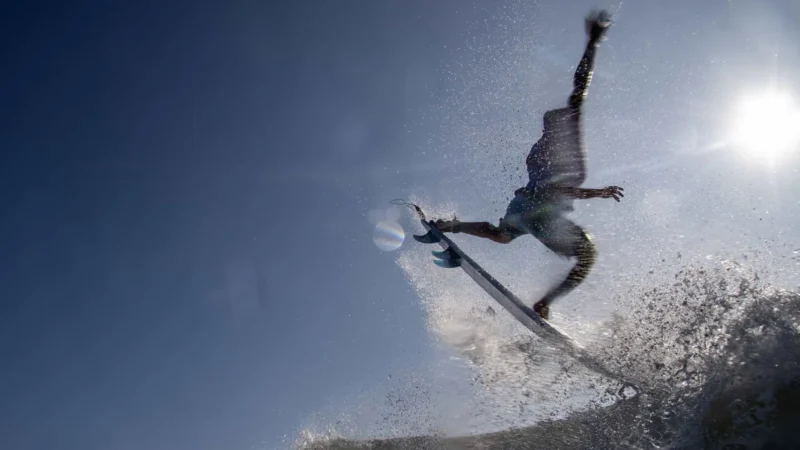 Italo começa 2025 ‘voando’ e já está garantido no Mundial de Surfe em 2026