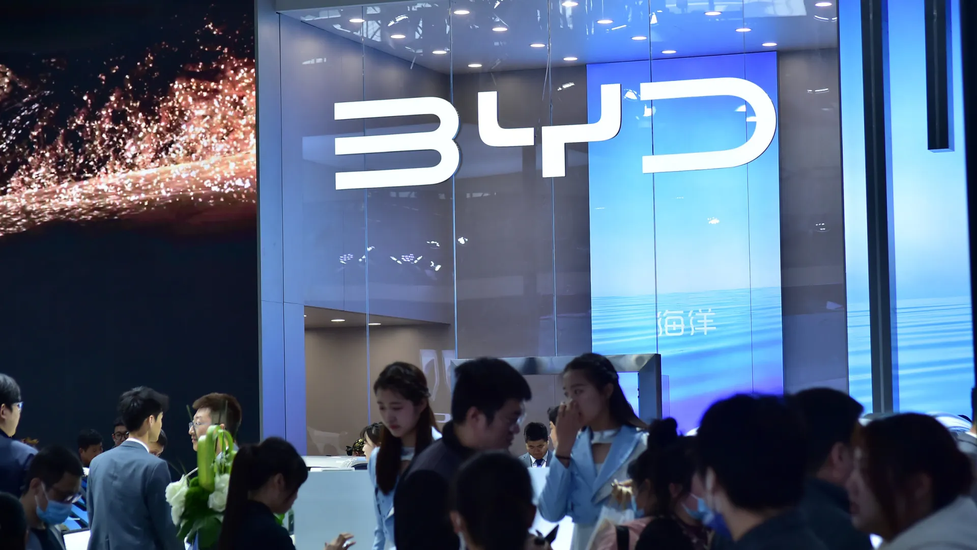 BYD ignora estoque elevado e traz mais 5.500 carros da China enquanto fábrica não fica pronta