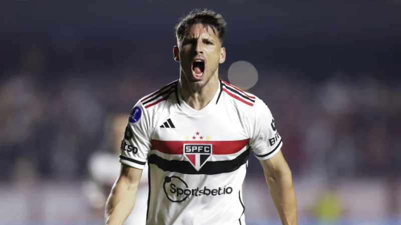 Calleri volta a campo após lidar com sobrecarga e tranquiliza no São Paulo