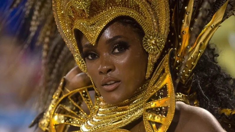 Erika Januza anuncia que não é mais rainha de bateria da Viradouro