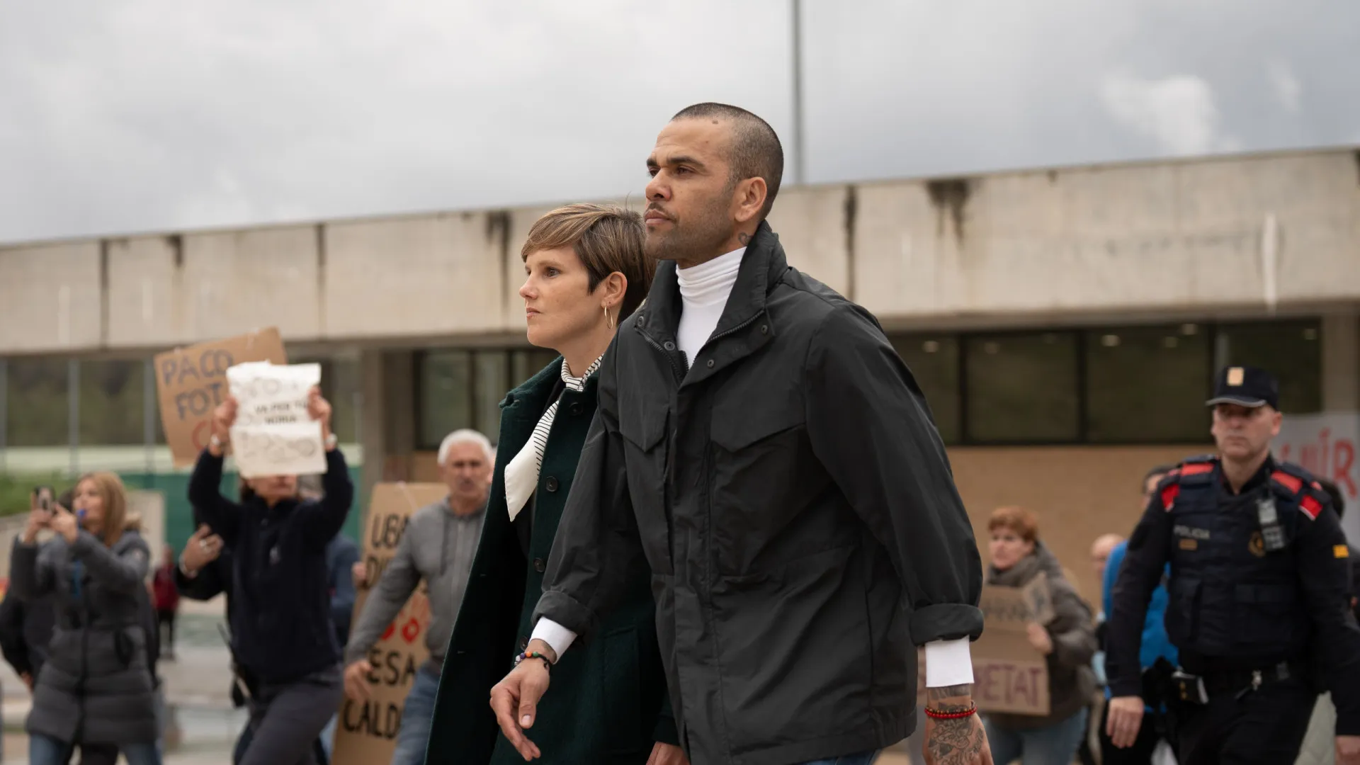 Tribunal espanhol absolve Daniel Alves do crime de estupro