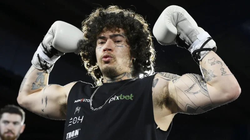 Whindersson Nunes deixa clínica psiquiátrica após mais de um mês internado