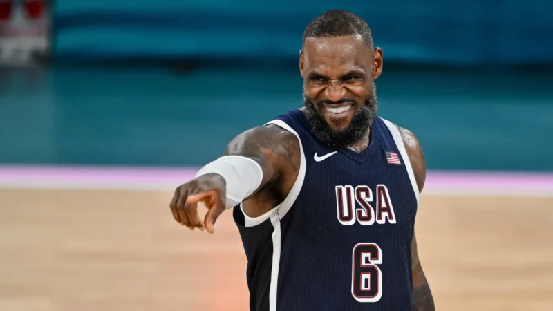 LeBron revela relação distante com Michael Jordan