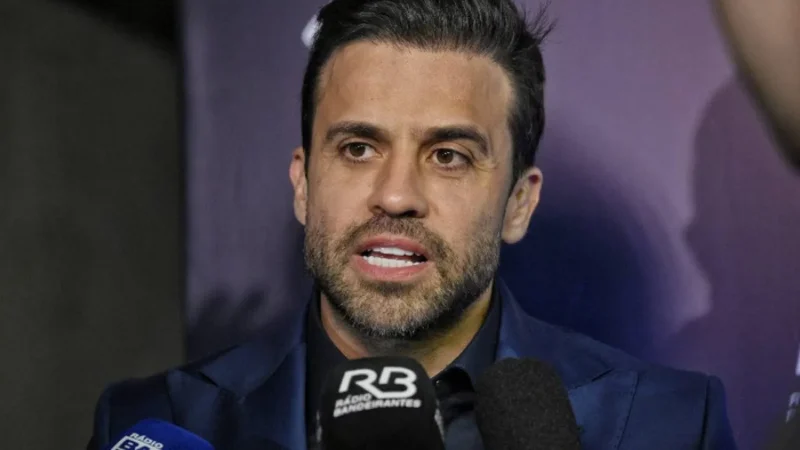 Pablo Marçal compra mansão de Kaká na Flórida por R$ 25 milhões