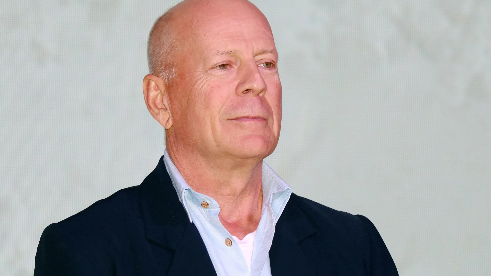 Bruce Willis é flagrado em público após celebrar 70 anos; veja