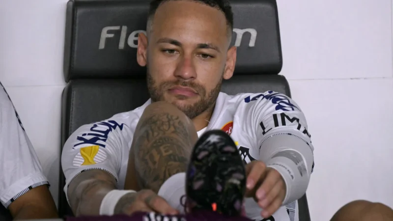 Neymar inicia transição após lesão e deve enfrentar o Vasco