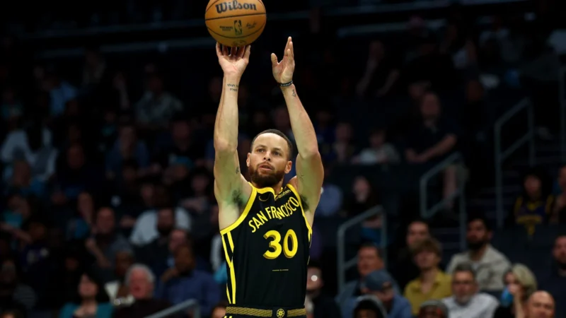 Curry lidera Warriors contra os Knicks e Kerr se torna o técnico mais vitorioso da franquia