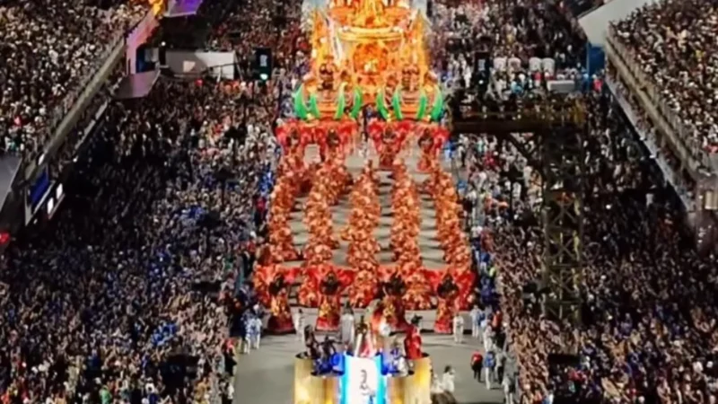 Vila ‘assombrada’ por falhas e Neguinho aclamado marcam 2º dia na Sapucaí