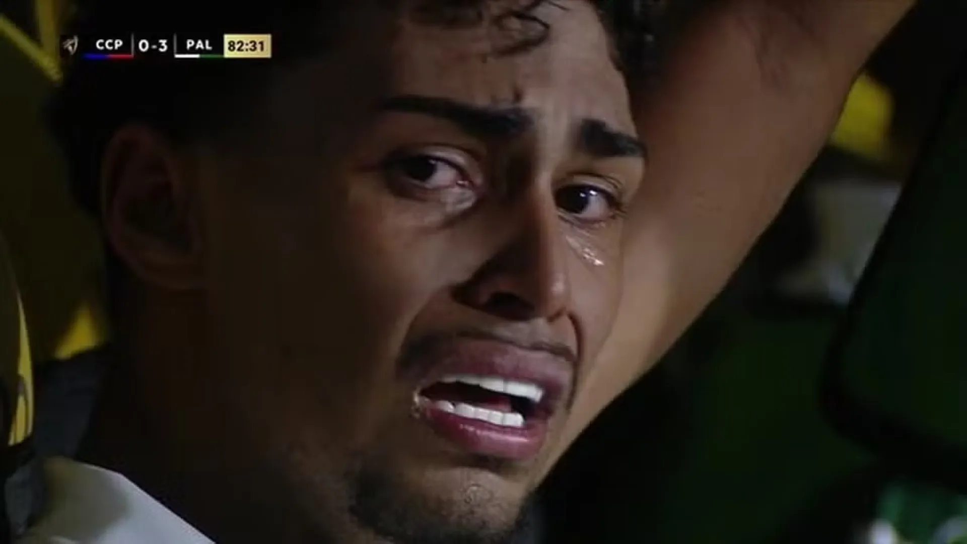 Promessa de Abel Ferreira sofre racismo e desaba em lágrimas: “É crime”