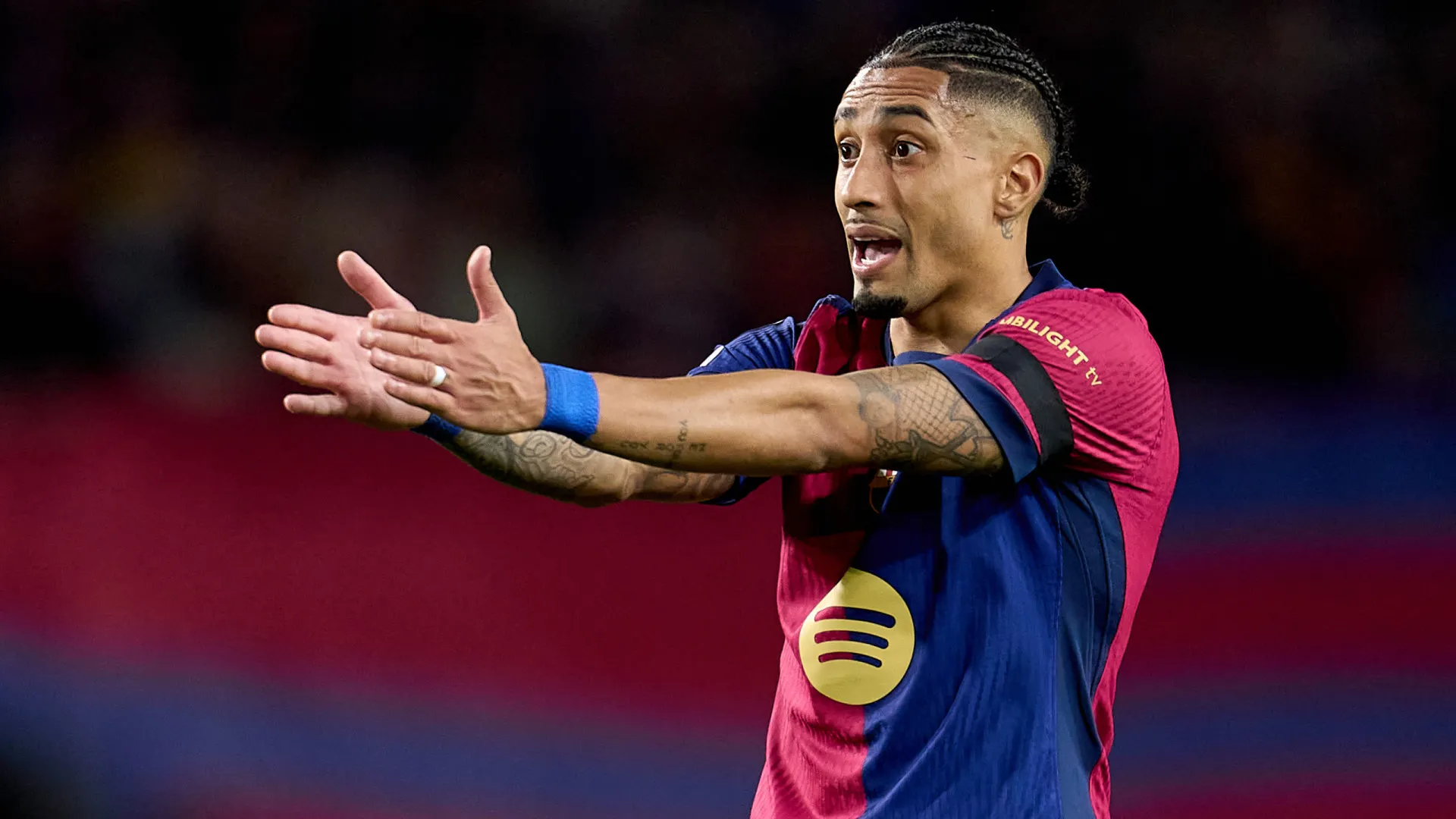 Sem Raphinha, Barcelona vence Osasuna e mantém liderança do Espanhol