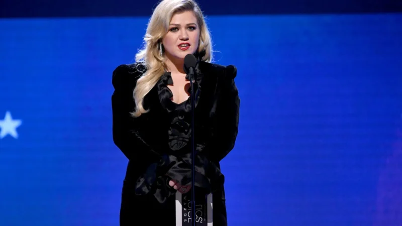 Kelly Clarkson relembra perrengues após vencer ‘American Idol’