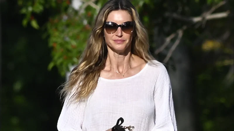 Gisele Bündchen é vista pela primeira vez com o filho após dar à luz