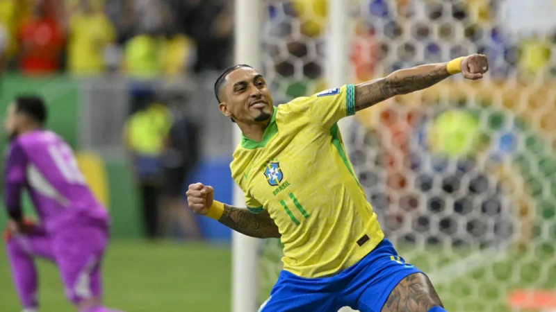 Raphinha se torna protagonista com estudo e versatilidade em campo