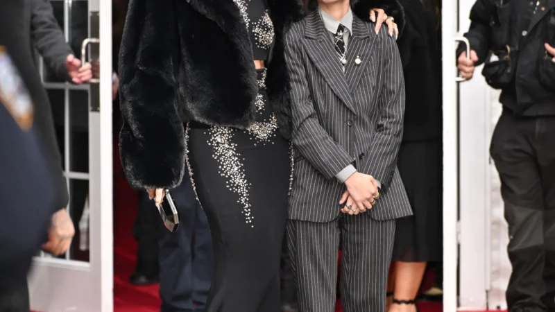 Jennifer Lopez e filha Emme marcam presença na estreia de Othello; veja