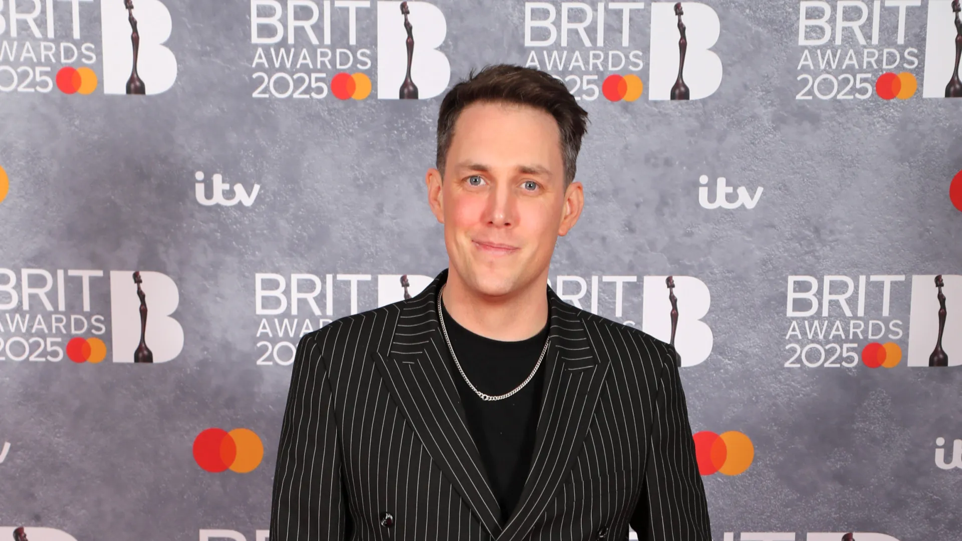 Chris Stark revela batalha ‘secreta’ contra um câncer nos testículos