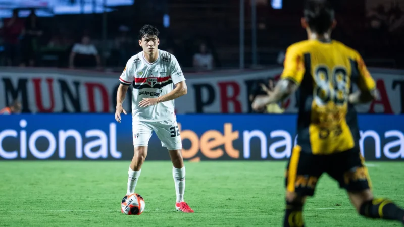 Zagueiro se firma na linha de 3 do São Paulo e volta com moral da Data Fifa
