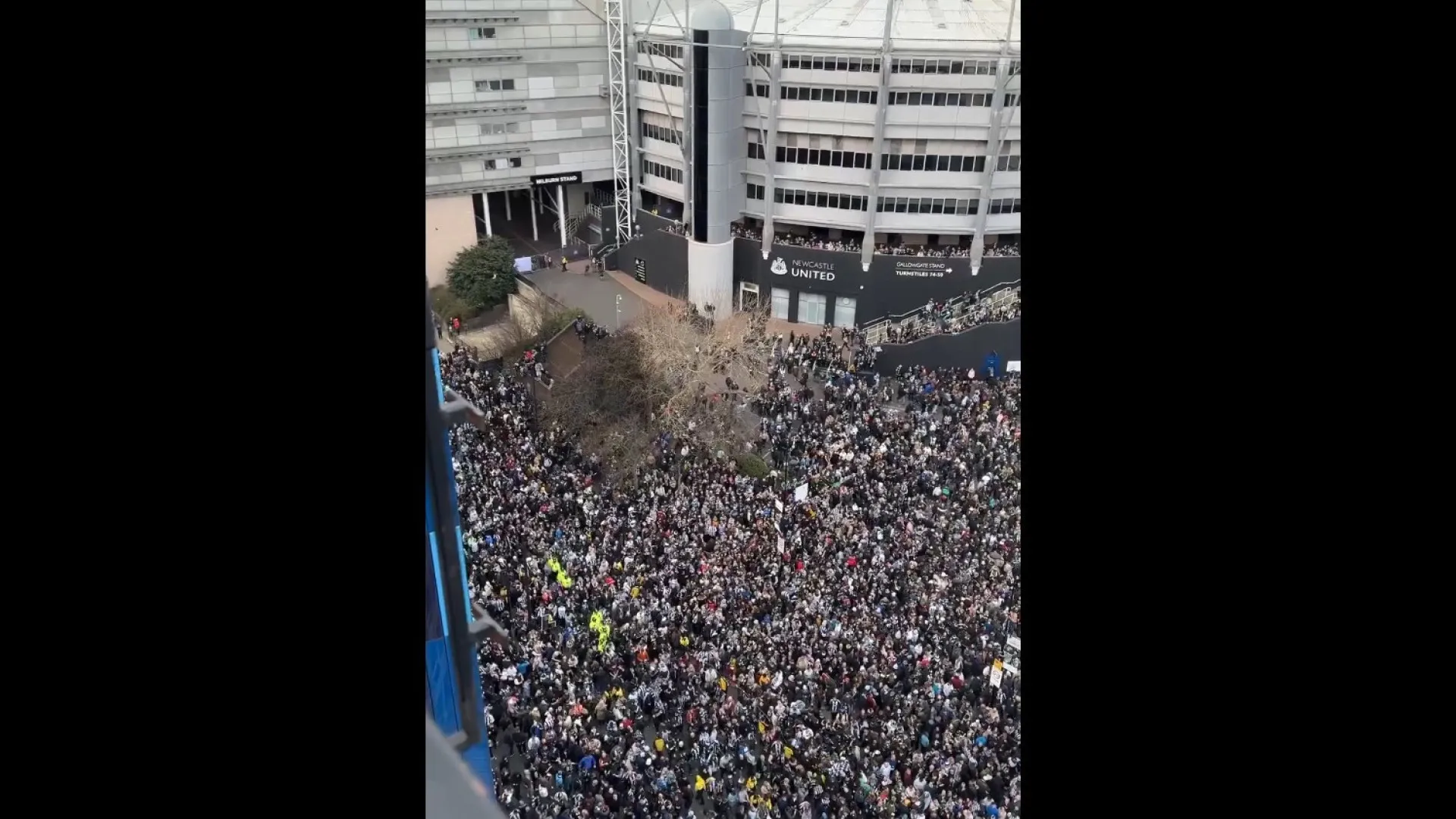‘Mar de gente’: as imagens impressionantes da comemoração do Newcastle