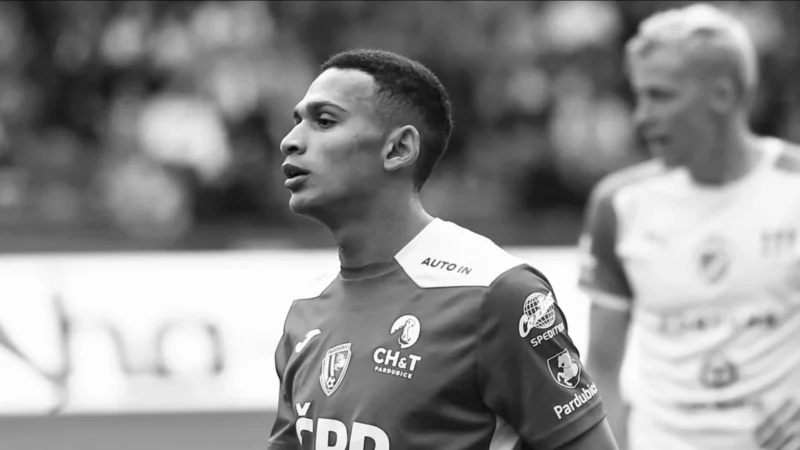 Jogador Leandro Lima, irmão de ex-Corinthians, morre aos 23 anos