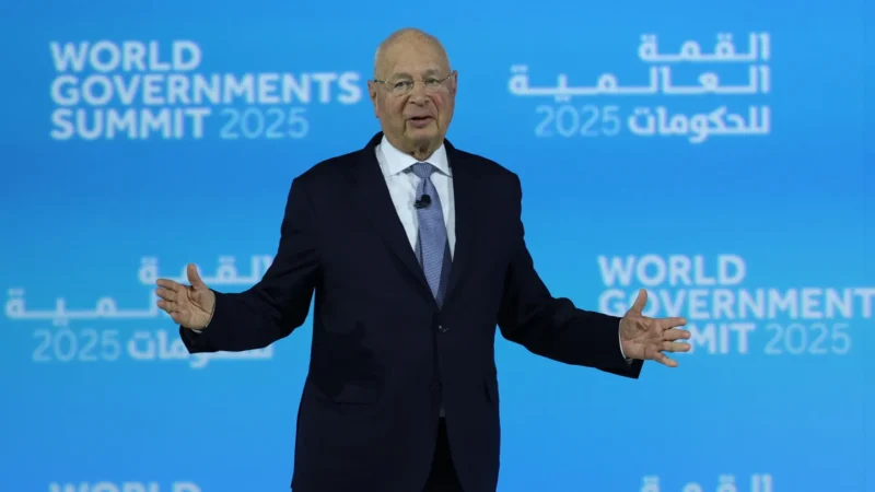 Fundador do Fórum Econômico Mundial se demite do cargo de presidente