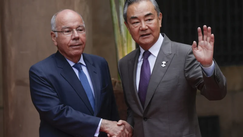 Ceder fará com que os EUA “queiram tirar mais vantagem”, diz MNE chinês