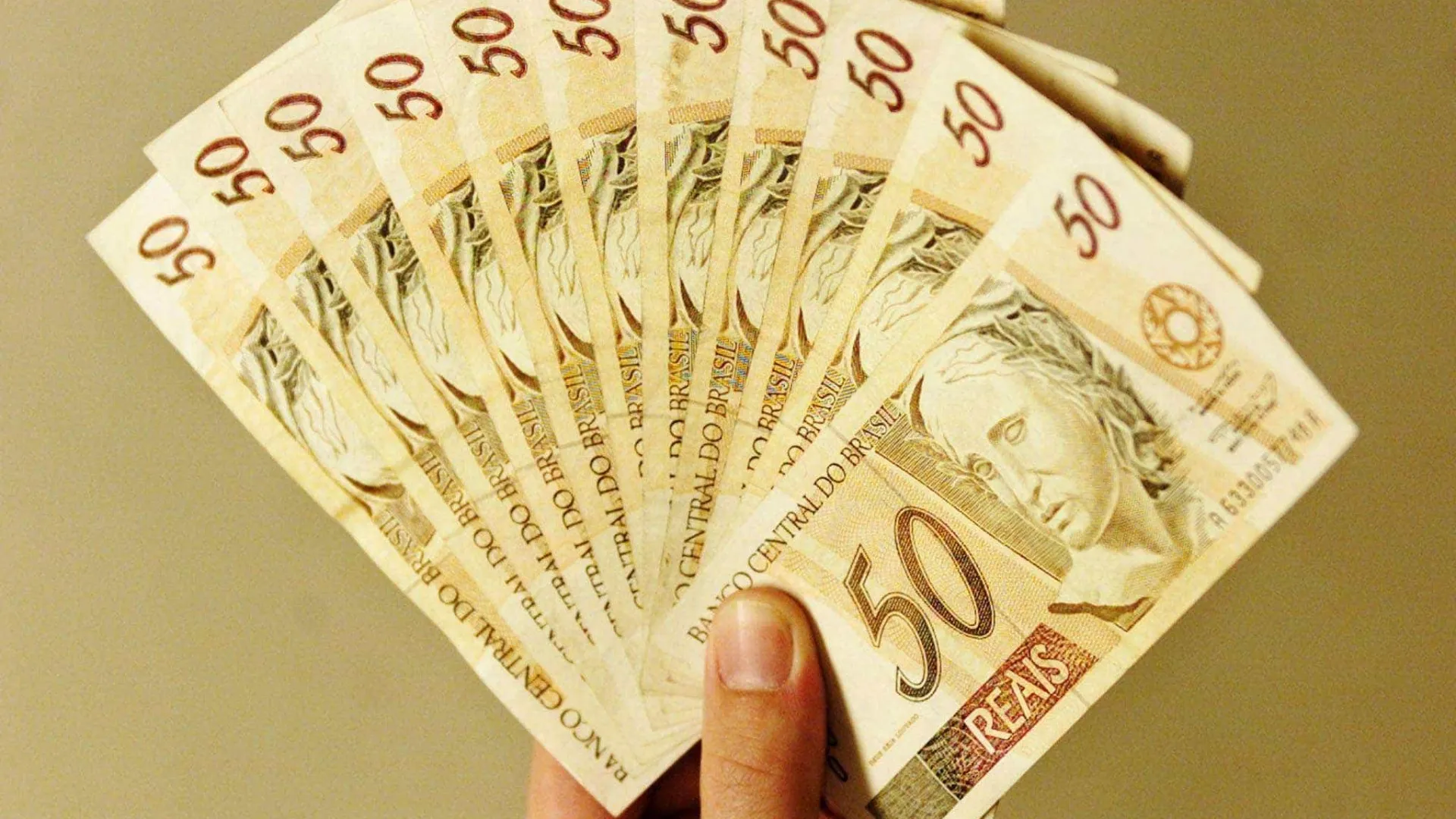 Mediana das projeções para o IPCA de 2025 cai de 5,65% para 5,57% no Focus do BC