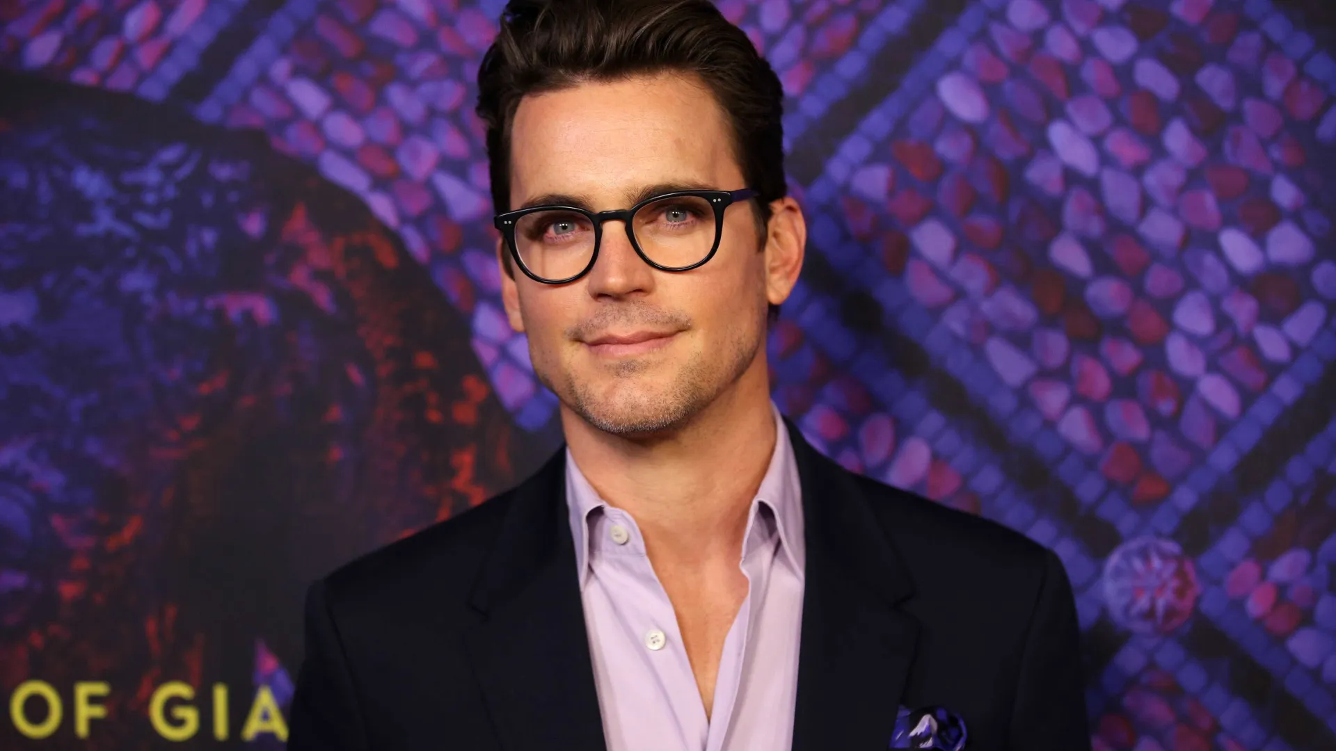 Matt Bomer diz que trabalhar com elenco gay foi libertador: ‘Livre’
