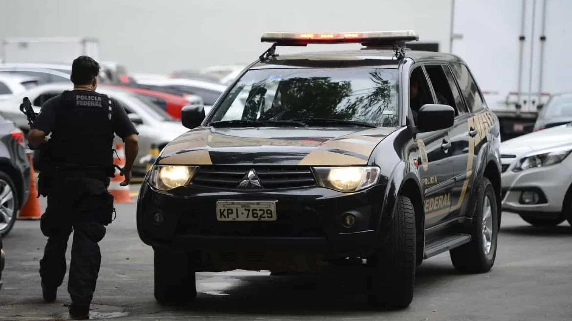Operação da PF investiga fraude de R$ 6,3 bilhões no INSS; presidente do órgão é afastado