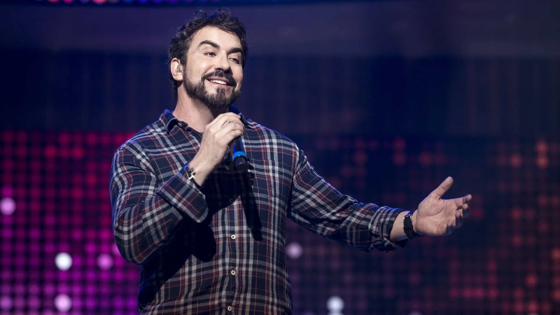 Padre Fábio de Melo ‘adota’ boneca reborn com síndrome de Down nos EUA