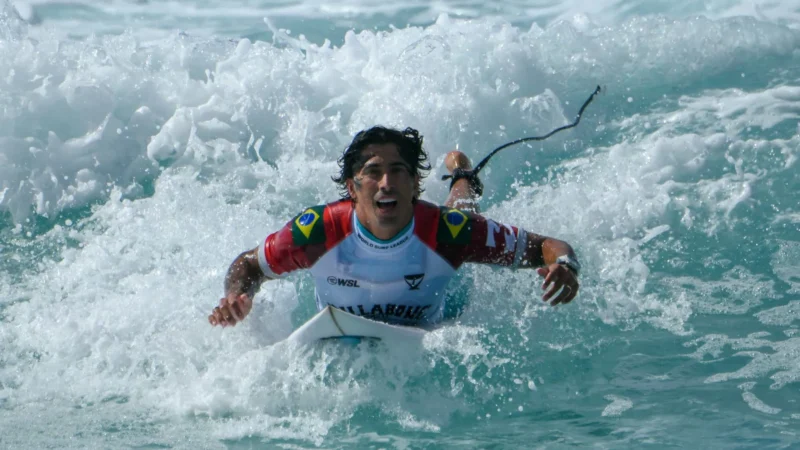 Quatro brasileiros avançam na repescagem do Mundial de Surfe em El Salvador