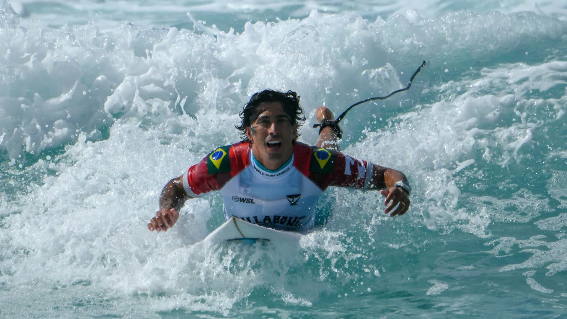 Quatro brasileiros avançam na repescagem do Mundial de Surfe em El Salvador