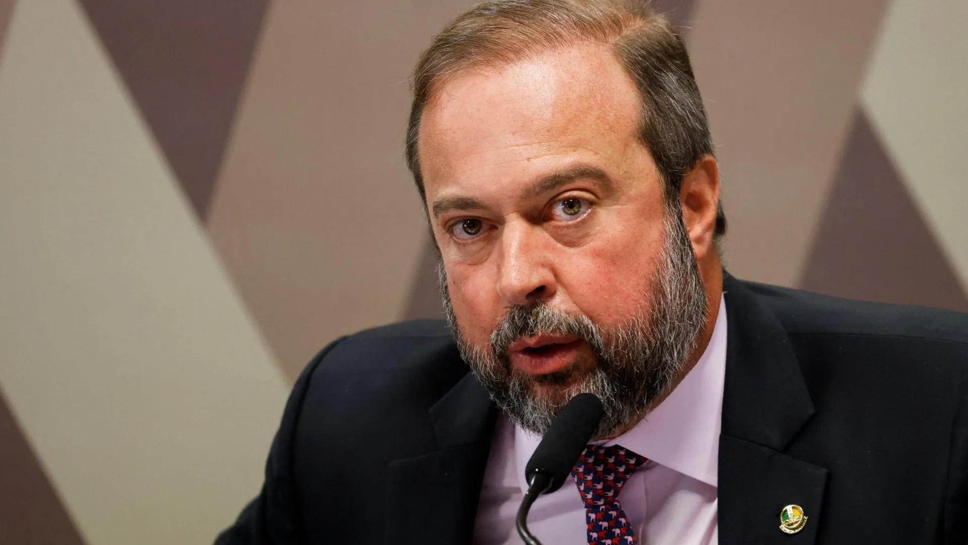 Silveira defende mudança em regras de transporte e distribuição de gás