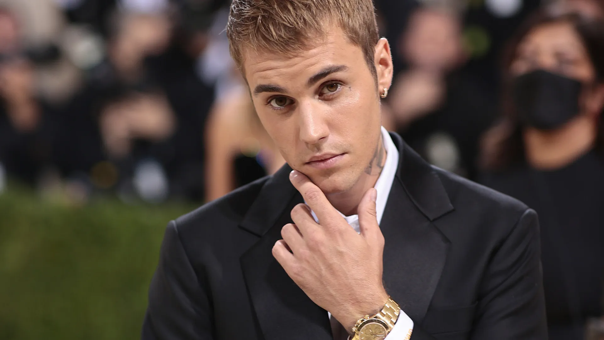 Justin Bieber ironiza cegueira de Stevie Wonder