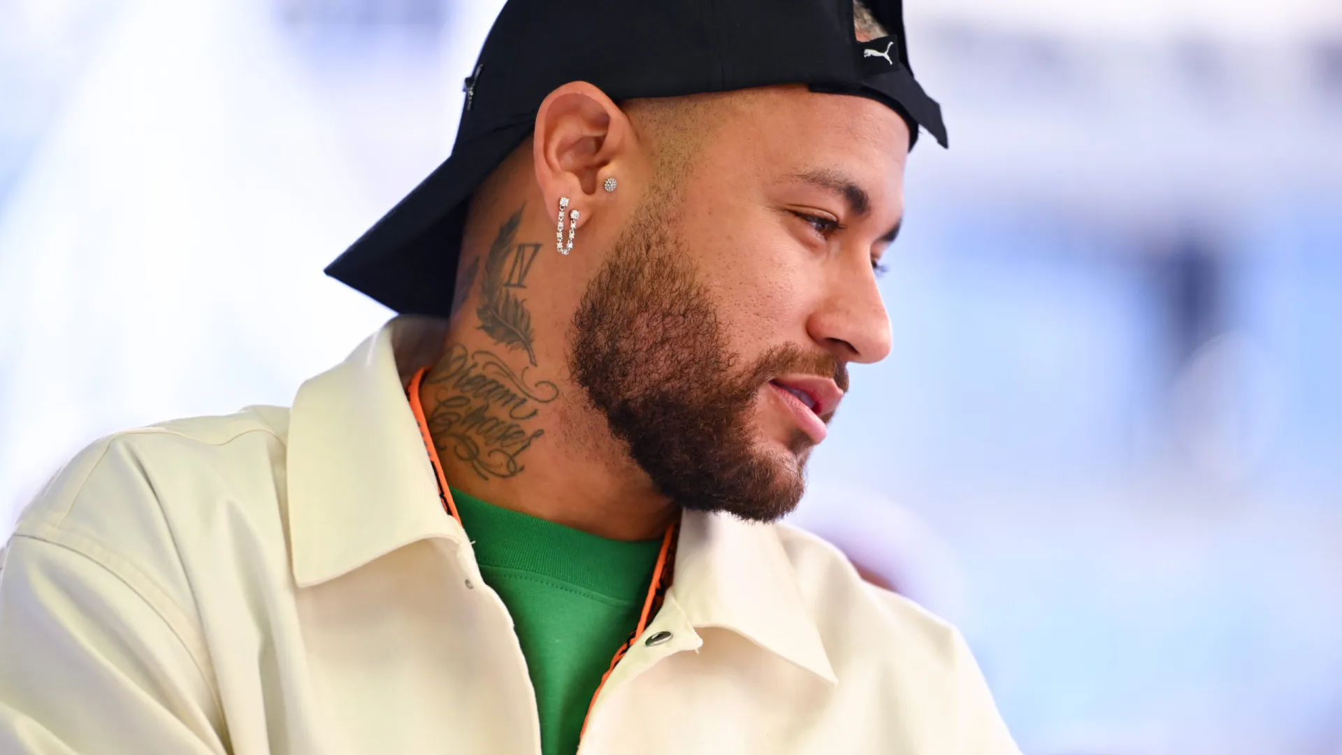Neymar é proibido de voar com helicóptero pela Anac por problemas de documentação