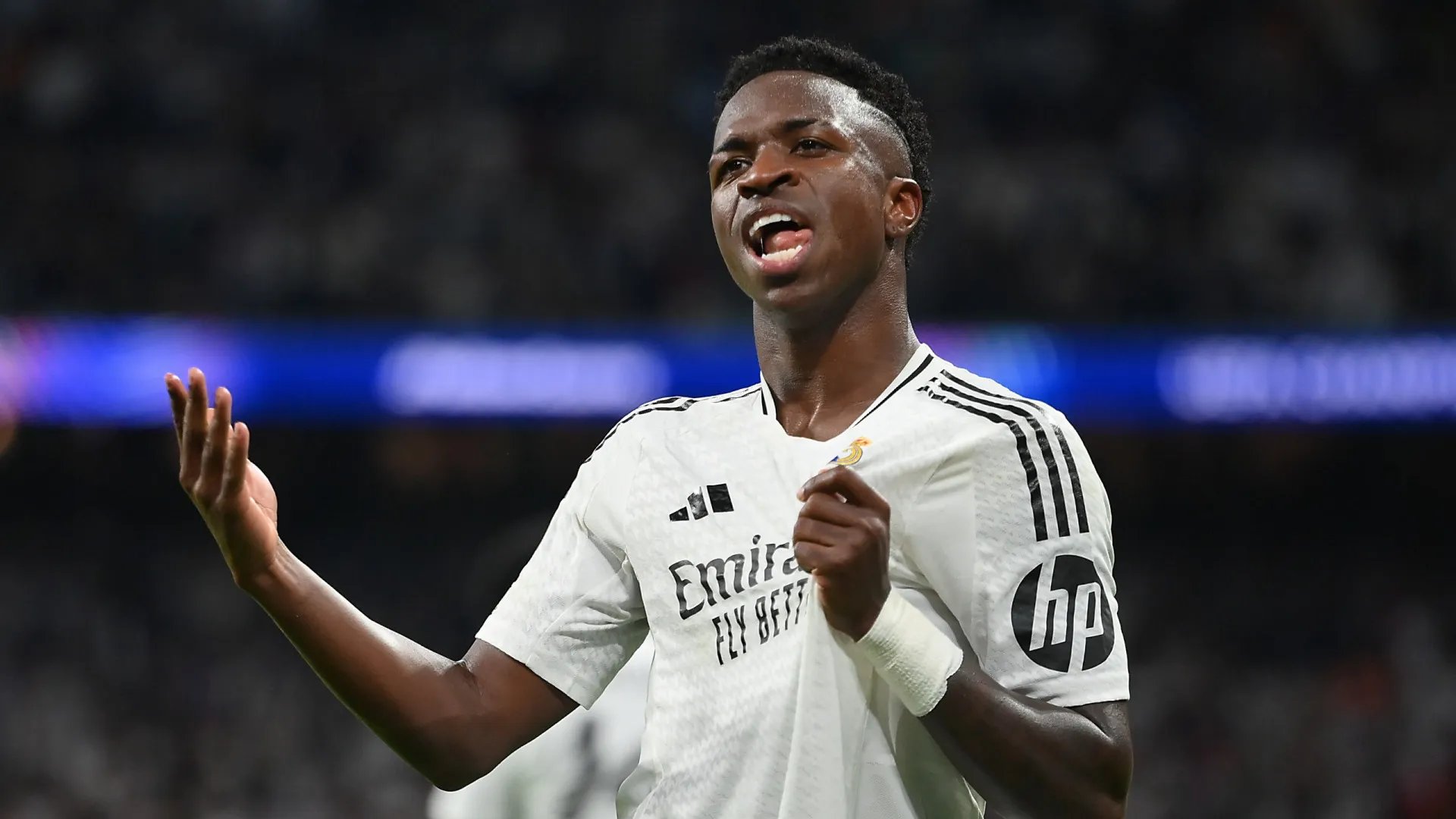 Vinícius Jr. exige ao Real Madrid que o trate como Cristiano Ronaldo