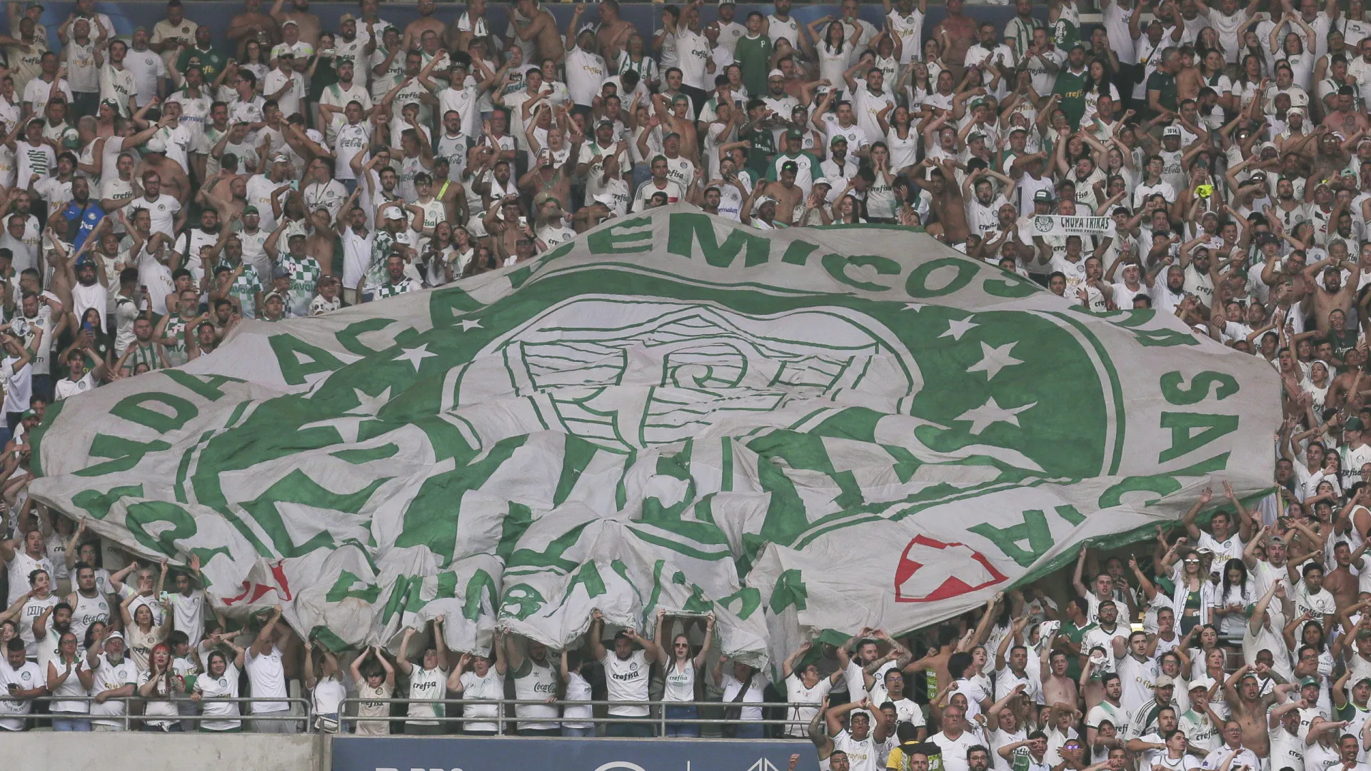 Palmeiras arrecada R$ 1,2 bi, mas gasto elevado e queda de premiação são alertas