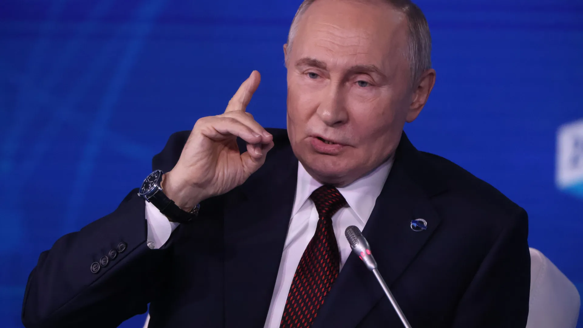 Economia de guerra de Putin não pode escapar de blitz comercial de Trump, dizem analistas