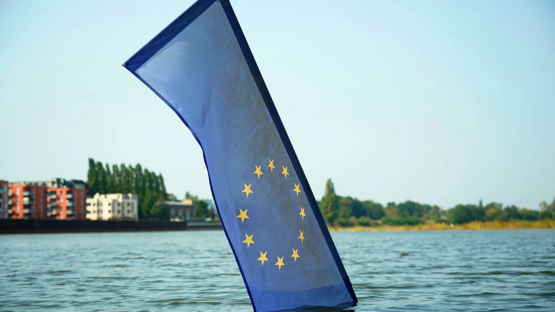 Com mercados em pânico, Europa discute como reagir a Trump e às divisões internas