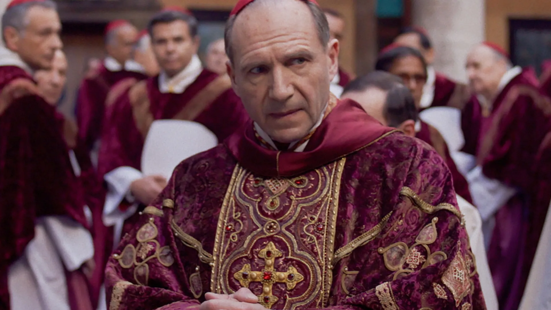 Onde assistir ‘Conclave’, filme sobre escolha do novo papa