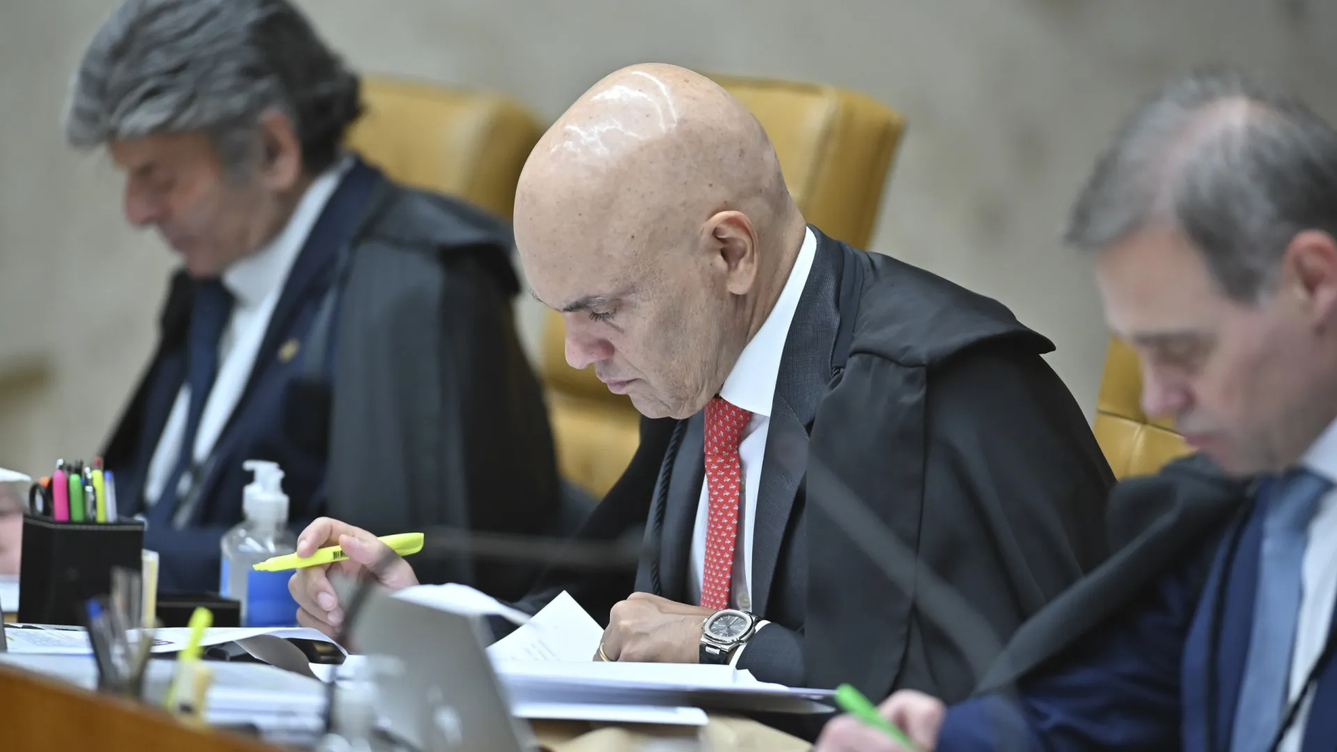 STF retoma julgamento sobre revista vexatória nos presídios
