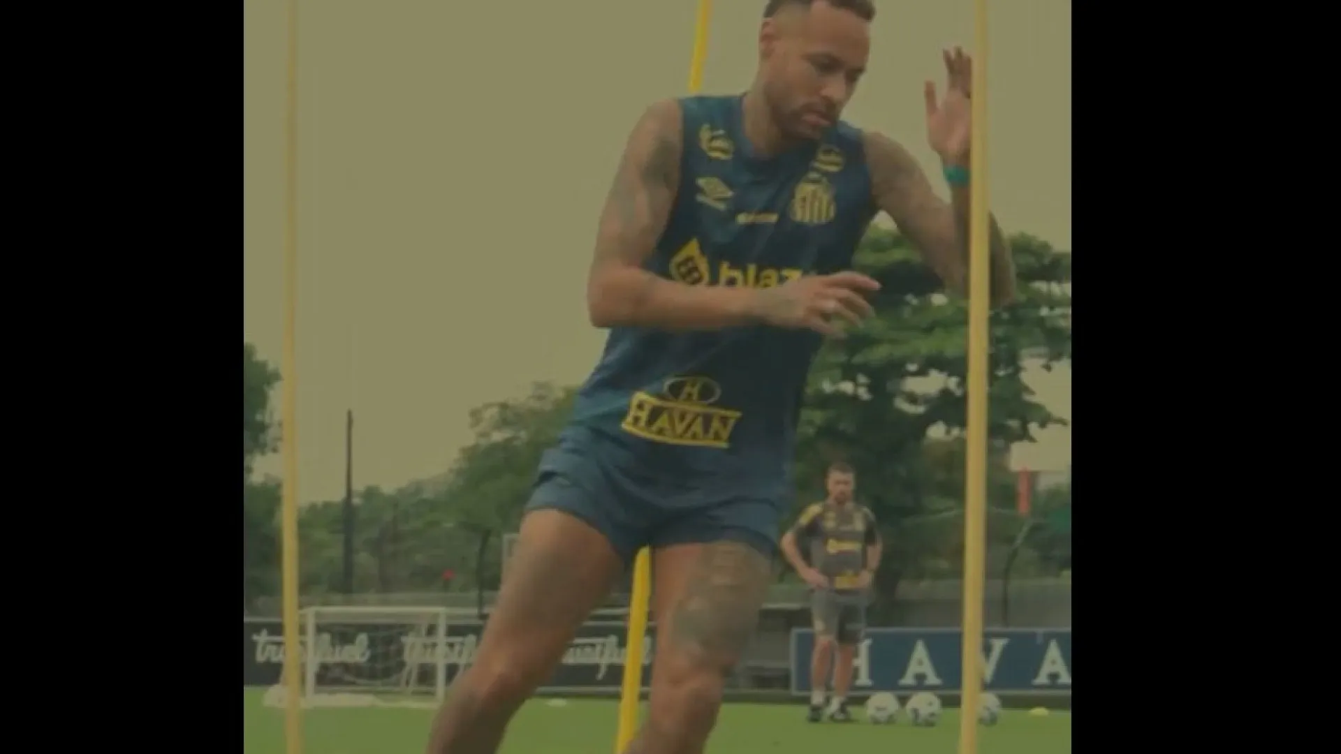 Neymar se mostra recuperado de lesão com música especial