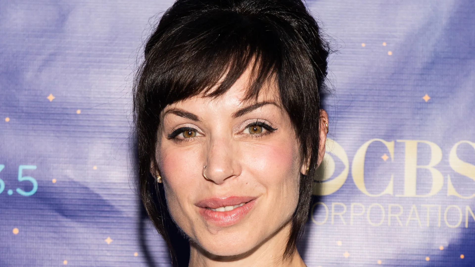 Esposa de baixista do Weezer é baleada por policiais e acusada de tentativa de homicídio