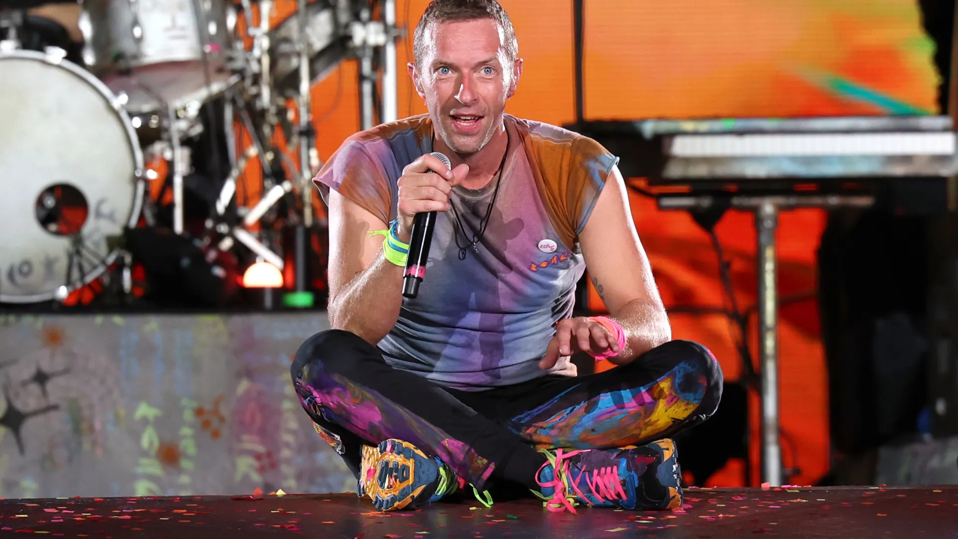 Chris Martin faz desabafo sobre depressão e compartilha estratégias