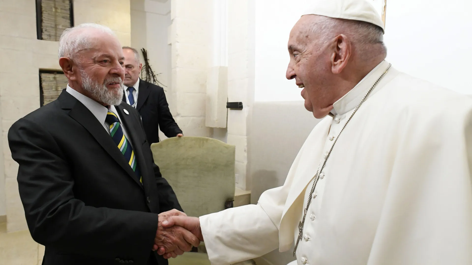 Lula lamenta morte de papa Francisco e decreta luto de 7 dias no Brasil