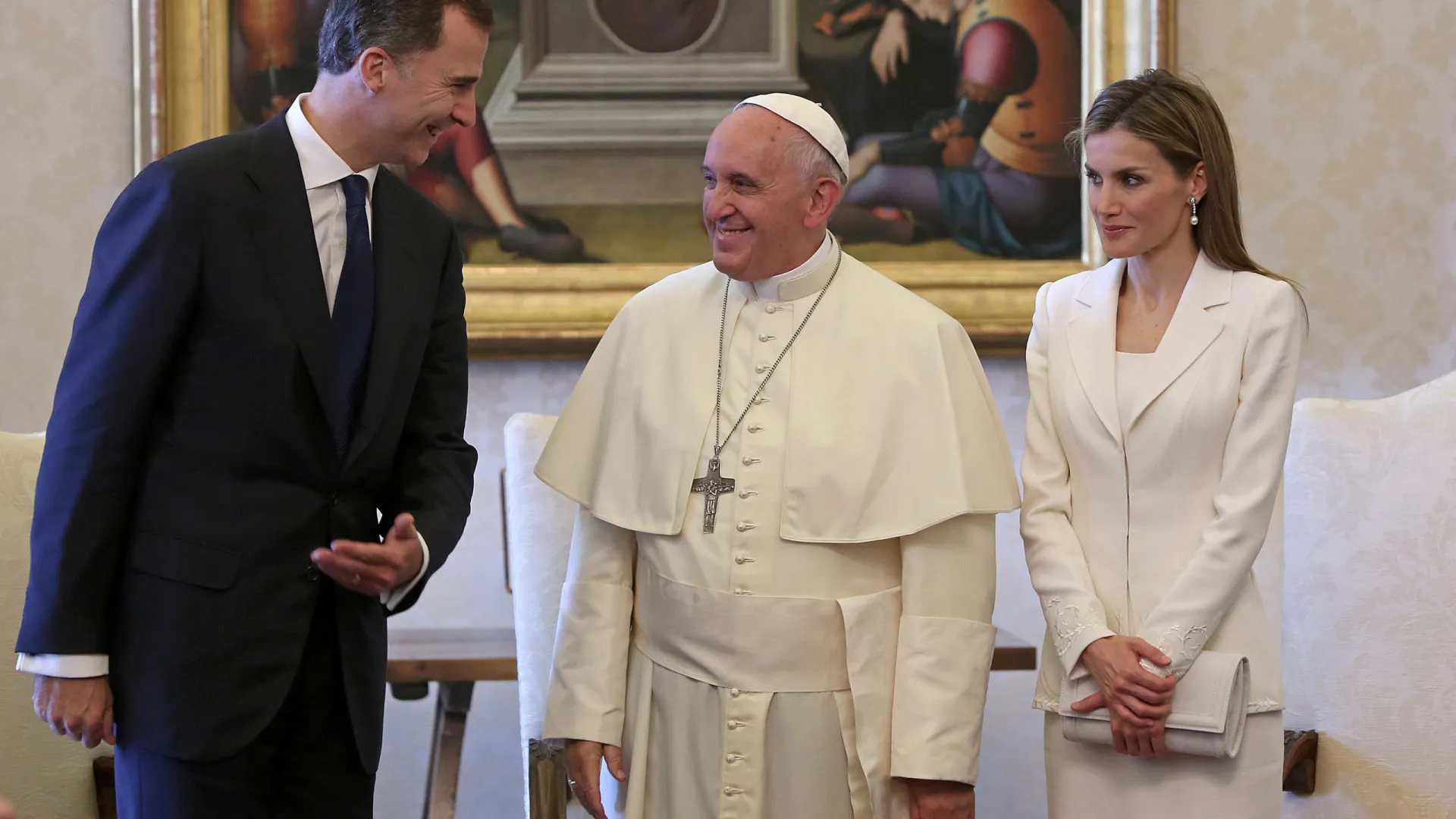 Só 6 mulheres em todo o mundo podem usar branco em encontros com o Papa